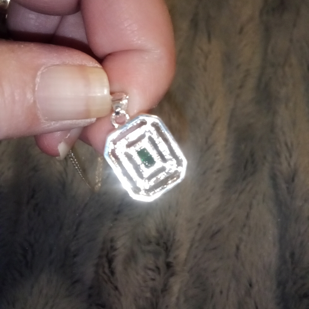 Simulated Emerald - Picture 2 of 2